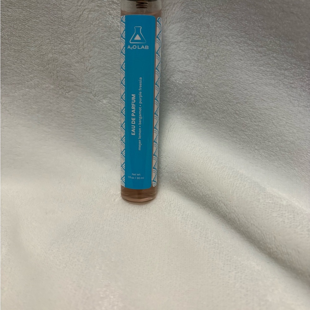 Kiss in the Rain Perfume Roller 1 OZ New - Picture 2 of 3